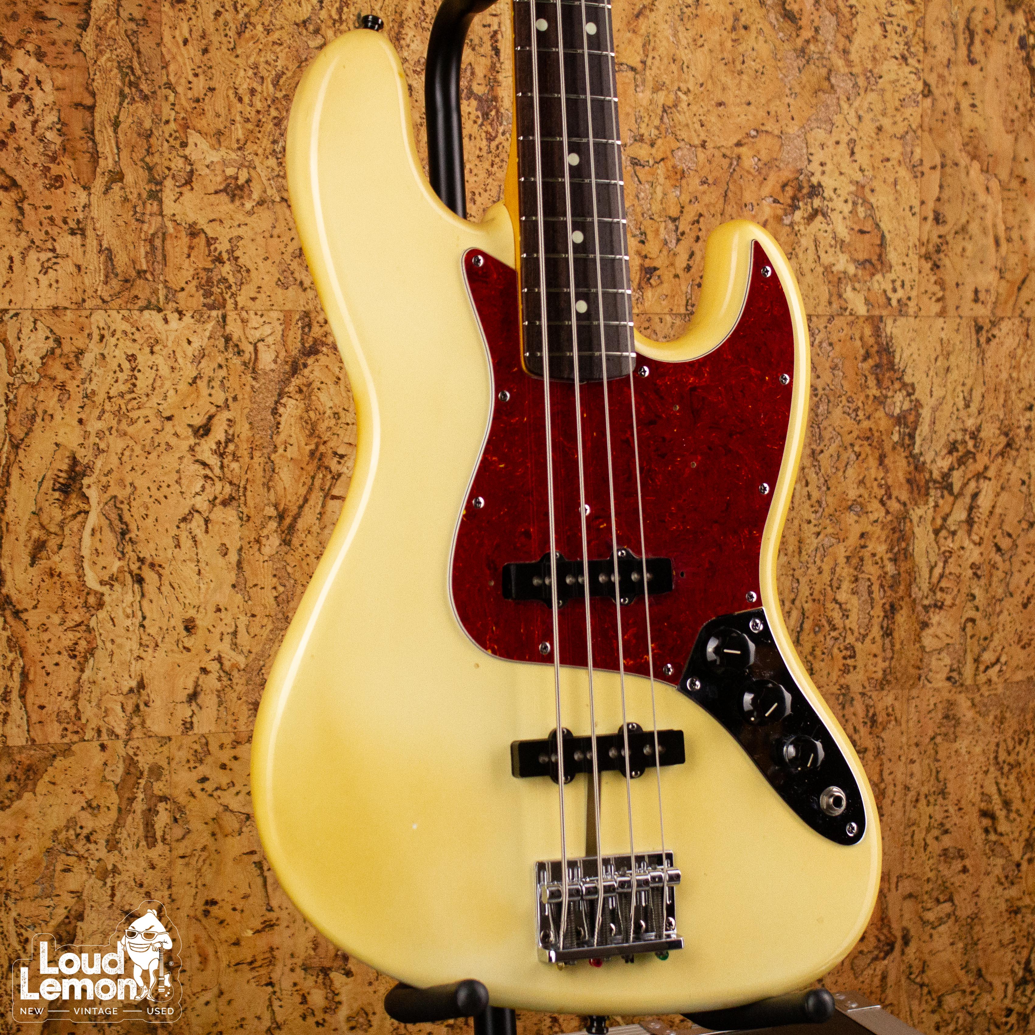 Fender JB62-950 Jazz Bass Vintage White 1990 Japan бас-гитара